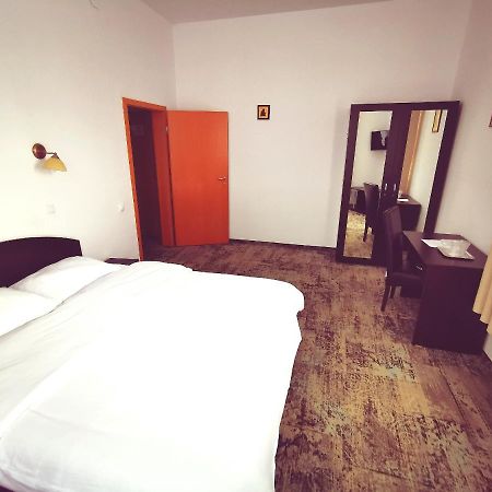 Hotel Paraul Rece Buşteni エクステリア 写真