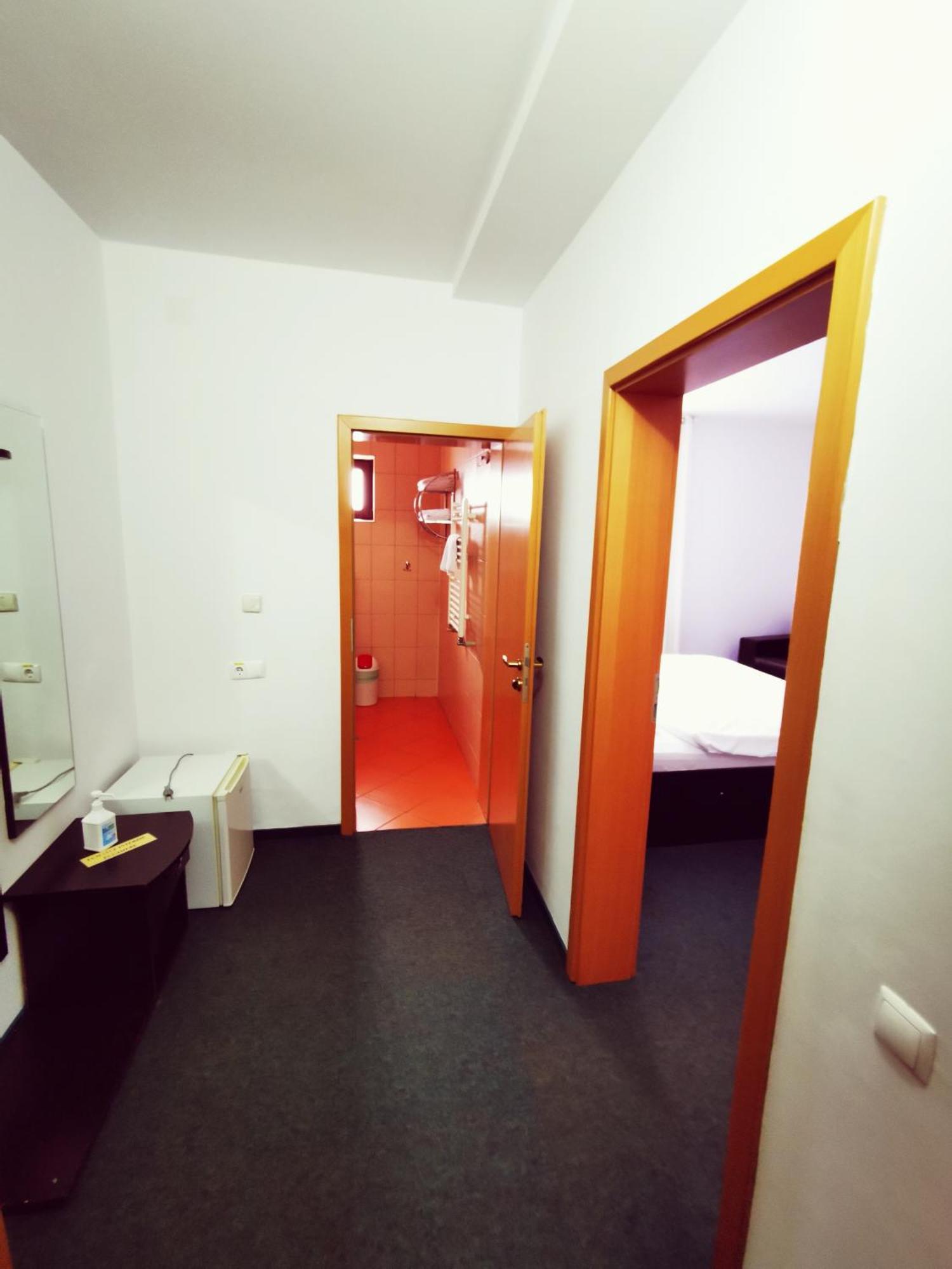 Hotel Paraul Rece Buşteni エクステリア 写真