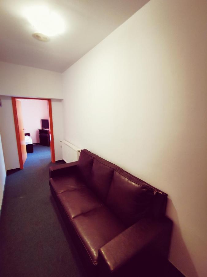 Hotel Paraul Rece Buşteni エクステリア 写真