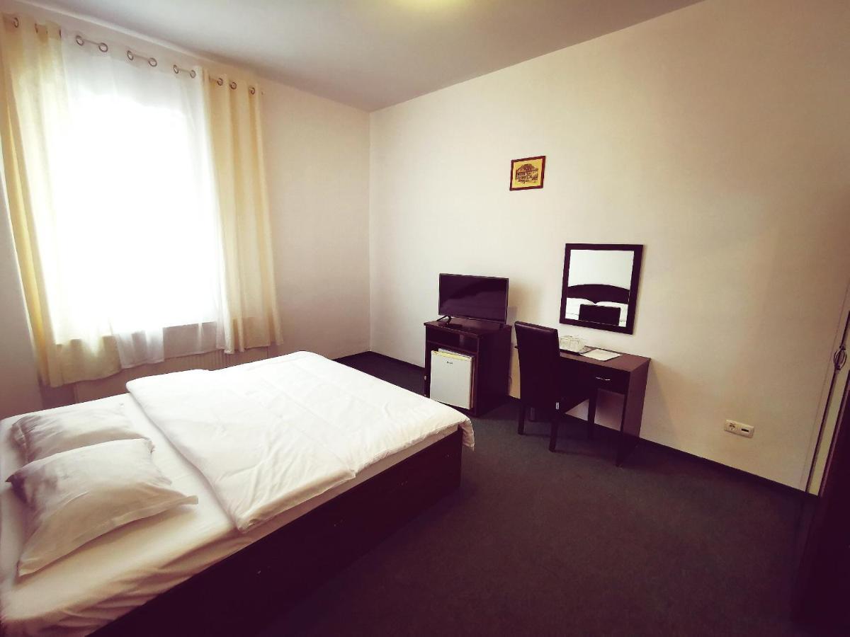Hotel Paraul Rece Buşteni エクステリア 写真